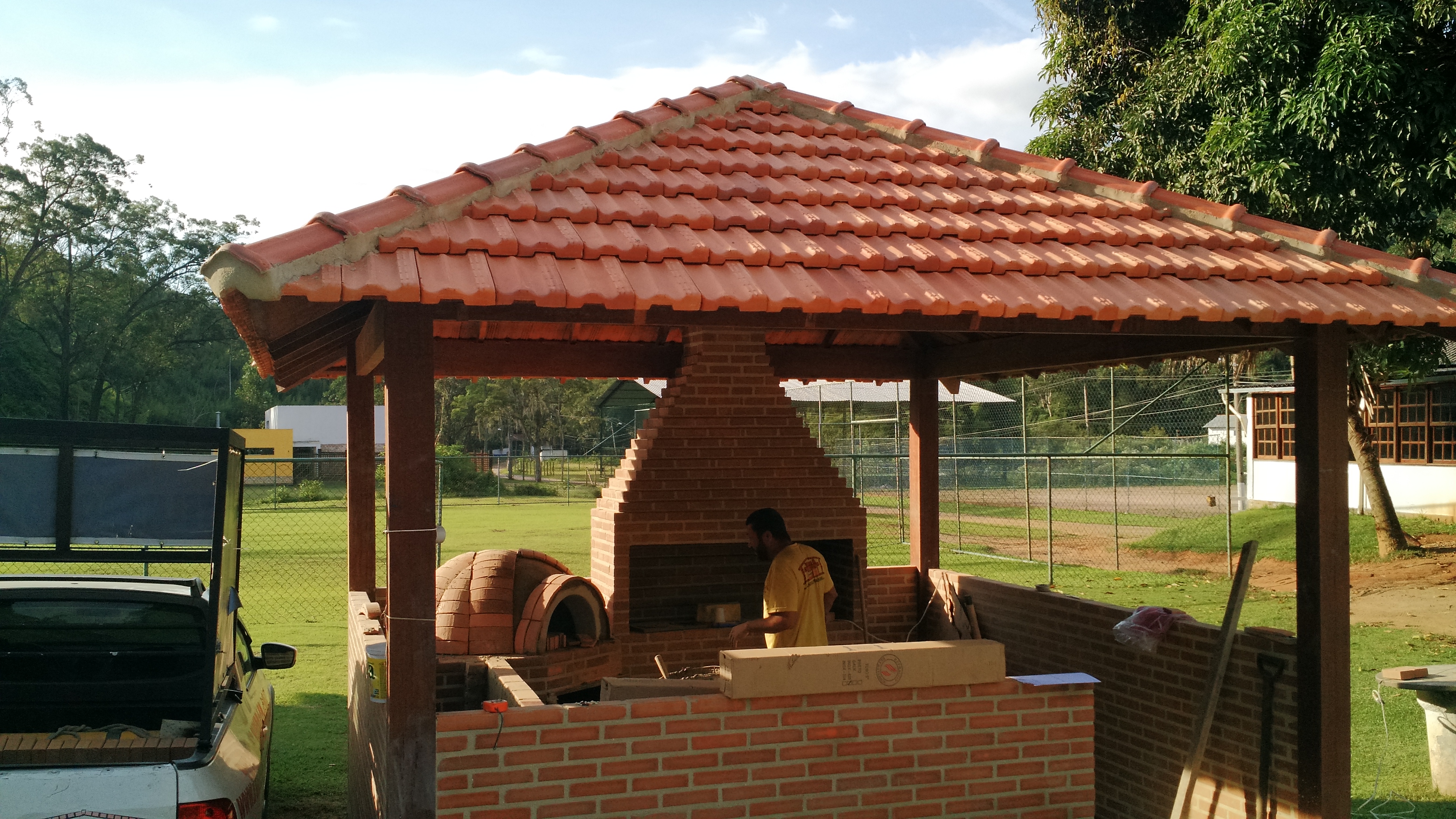 Churrasqueiras e Telhados Coloniais para clubes, condomínios...