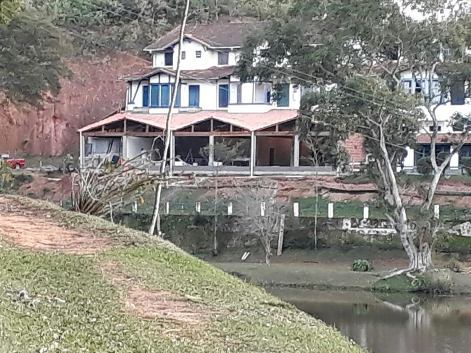 Churrasqueiras e Telhados Coloniais para clubes, condomínios...