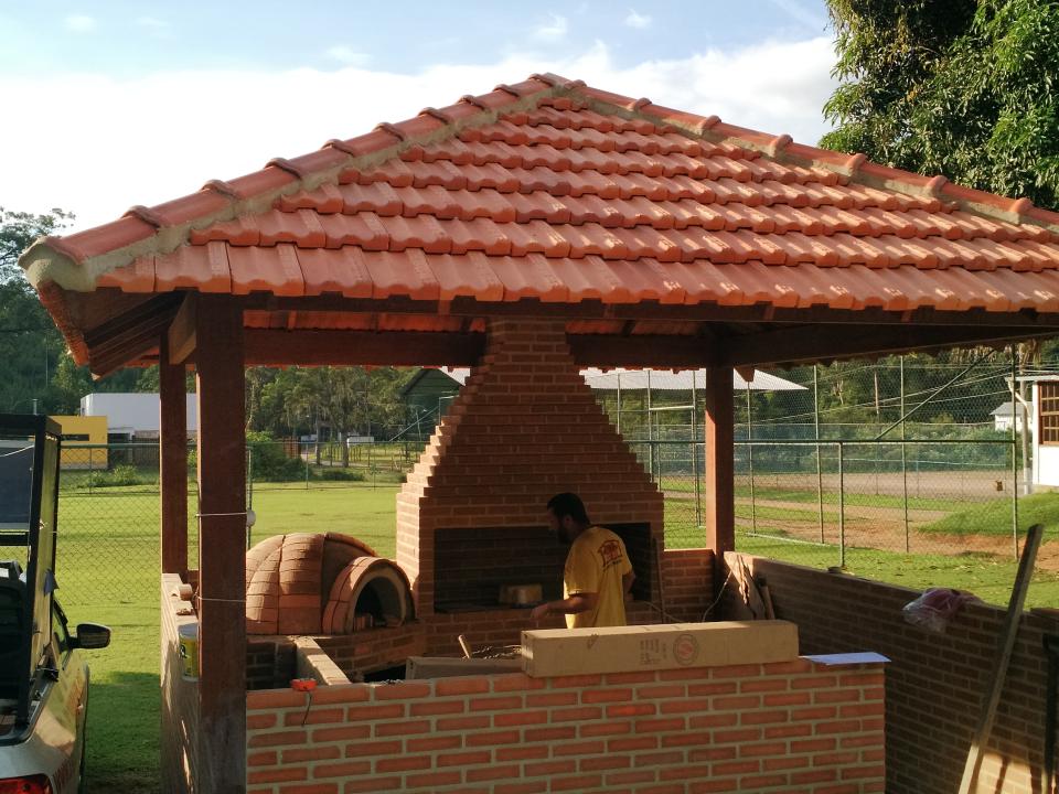 Churrasqueiras e Telhados Coloniais para clubes, condomínios...
